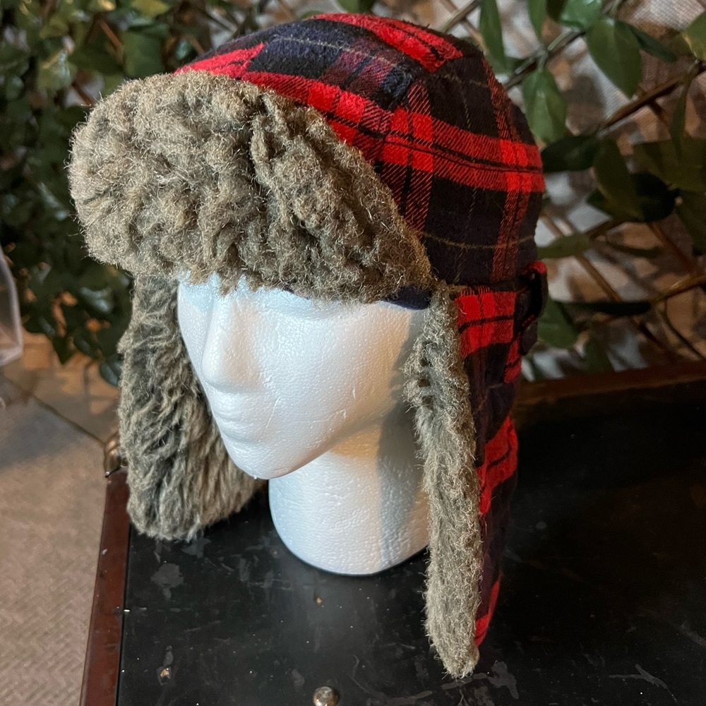 American Eagle 2010’s Men’s Trapper Hat Blue & Red  Plaid